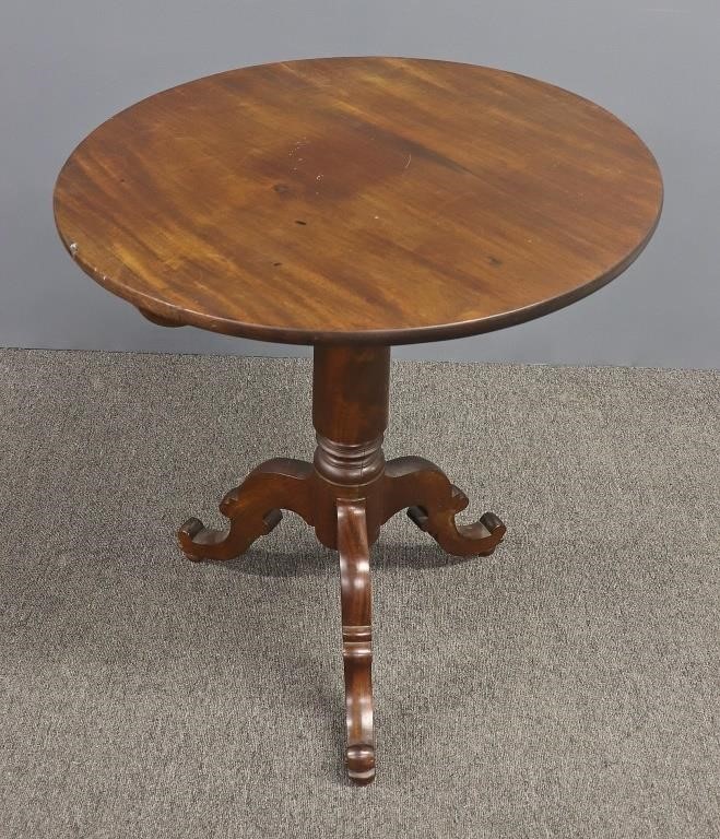 Victorian mahogany tea table, 28