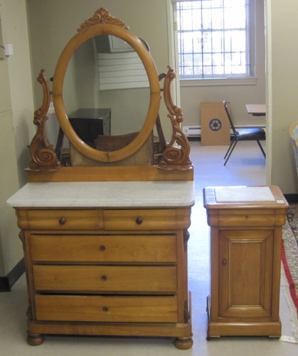 VICTORIAN MAPLE DRESSER AND