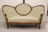 VICTORIAN MEDALLION-BACK SOFAV