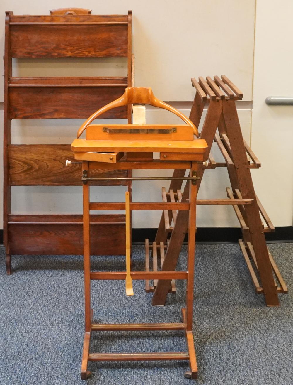 VICTORIAN OAK FOLDING BOOKSHELF,