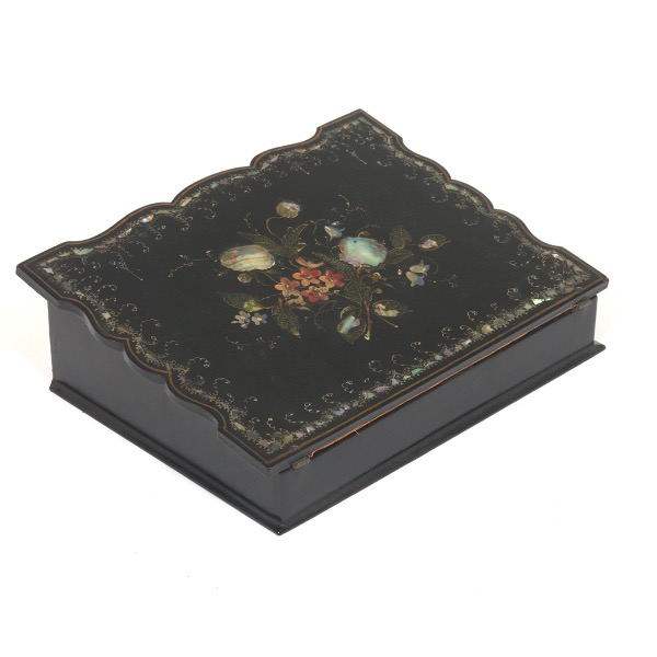 VICTORIAN PAPIER-MâCHé AND