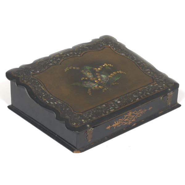 VICTORIAN PAPIER-MâCHé,