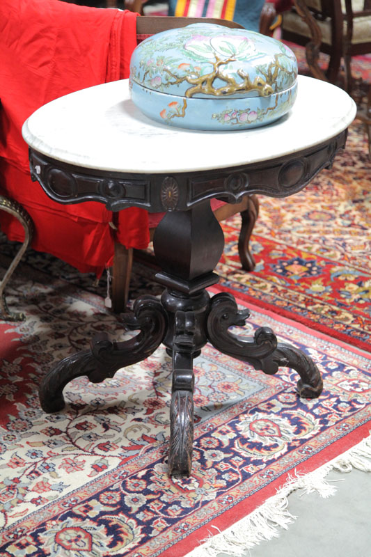 VICTORIAN PARLOR TABLE. Oval 