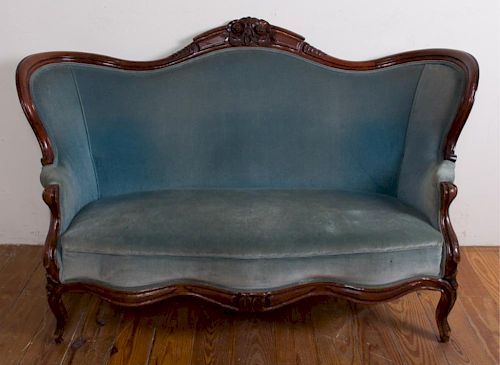 VICTORIAN PARLOR TRIPLE CREST