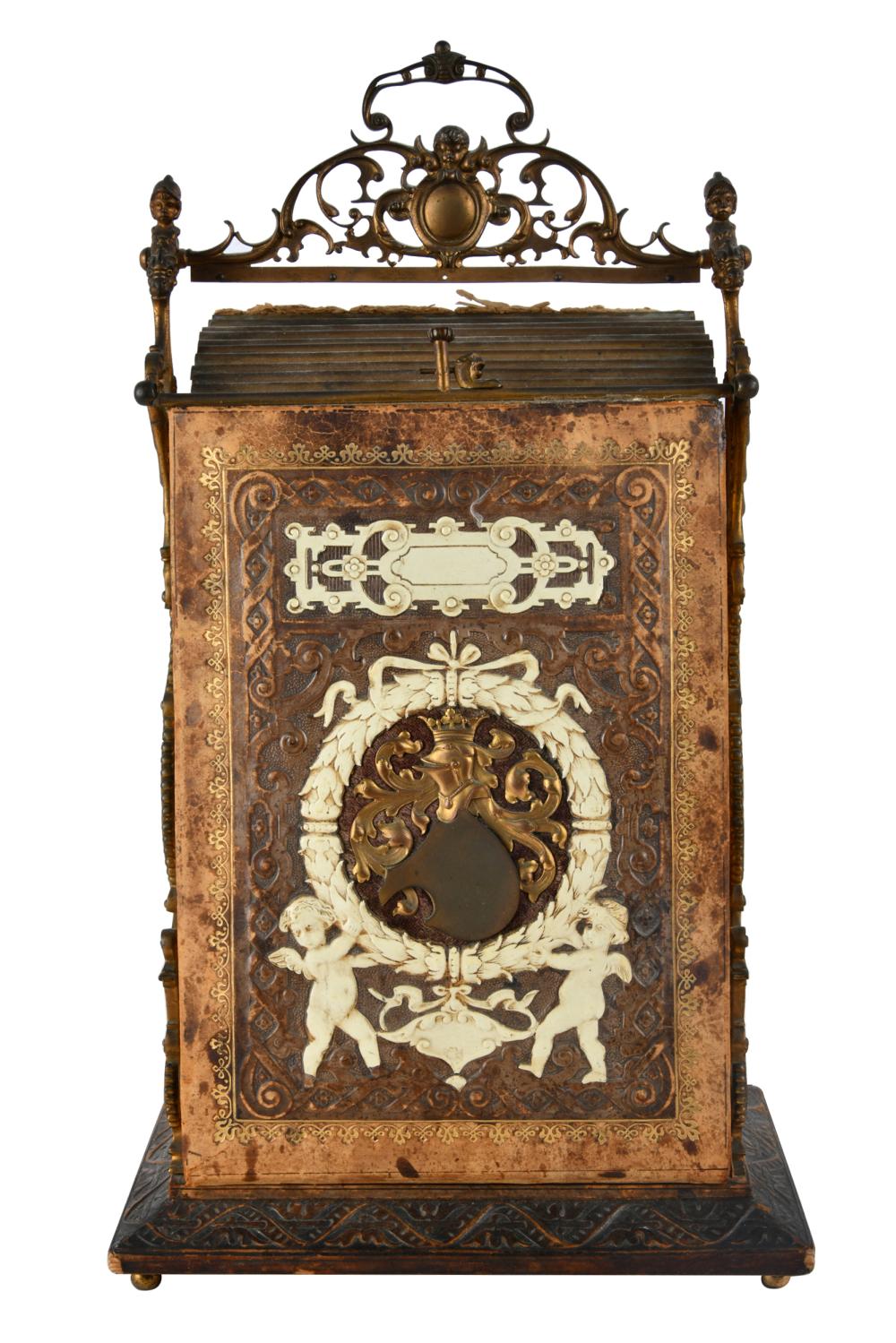 VICTORIAN PHOTOGRAPH ALBUM ON
