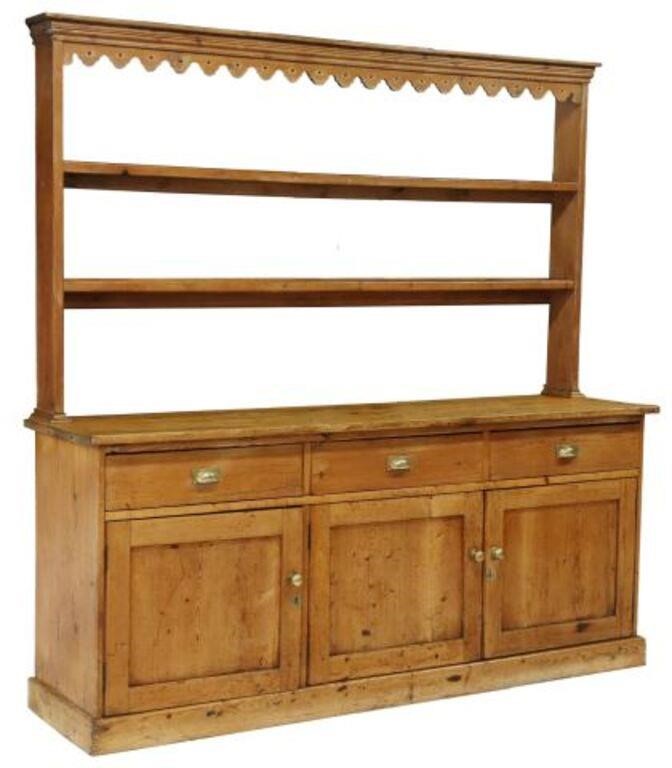 VICTORIAN SCRUBBED PINE KITCHEN
