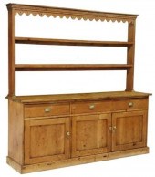 VICTORIAN SCRUBBED PINE KITCHE