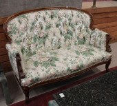 VICTORIAN SETTEE AND ARMCHAIRV