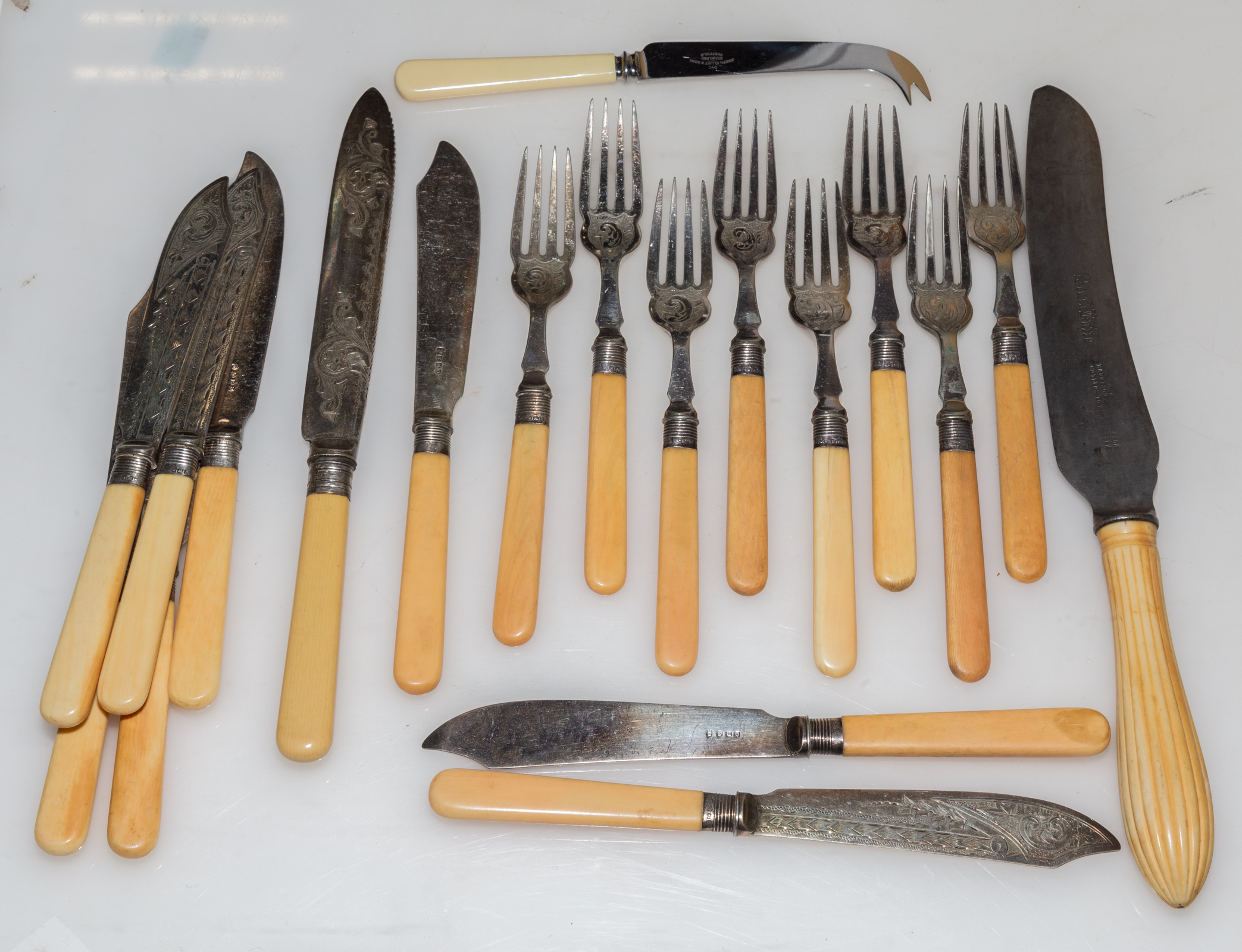 VICTORIAN SILVER-MOUNTED FISH SET
