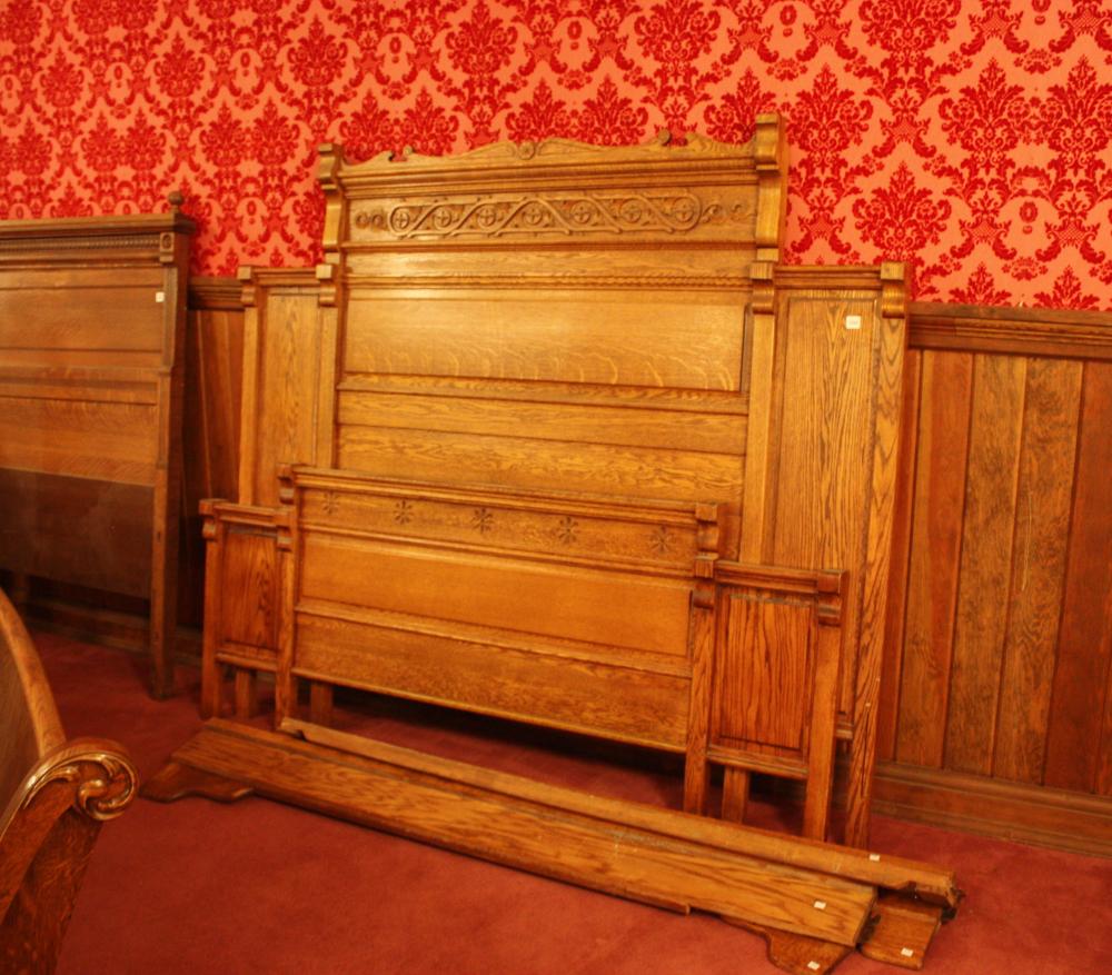 VICTORIAN STYLE CUSTOM OAK KING BED