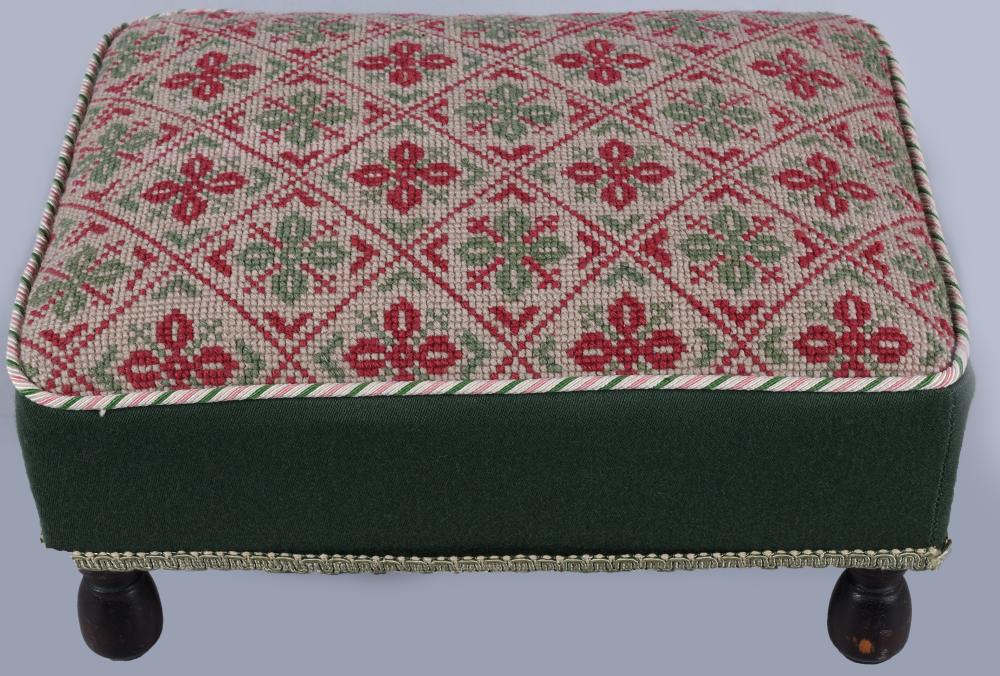 VICTORIAN STYLE MAHOGANY
