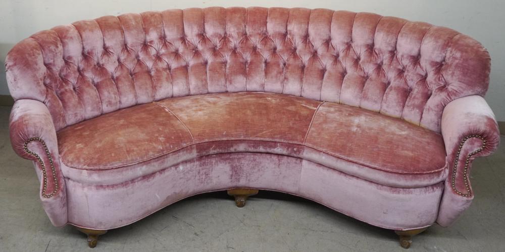 VICTORIAN STYLE TUFTED ROSE