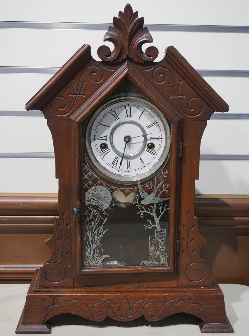 VICTORIAN STYLE WALNUT MANTLE CLOCK