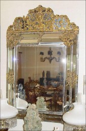 VICTORIAN VENETIAN STEP DOWN M