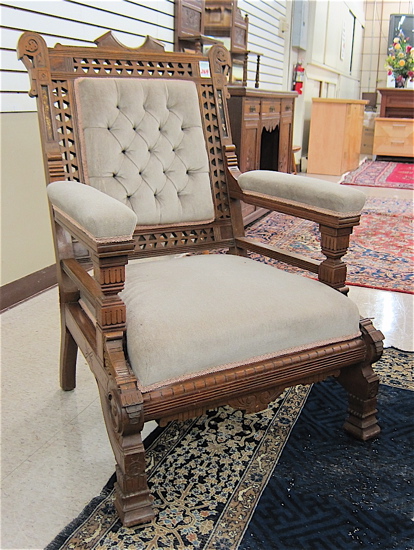 VICTORIAN WALNUT ARMCHAIR