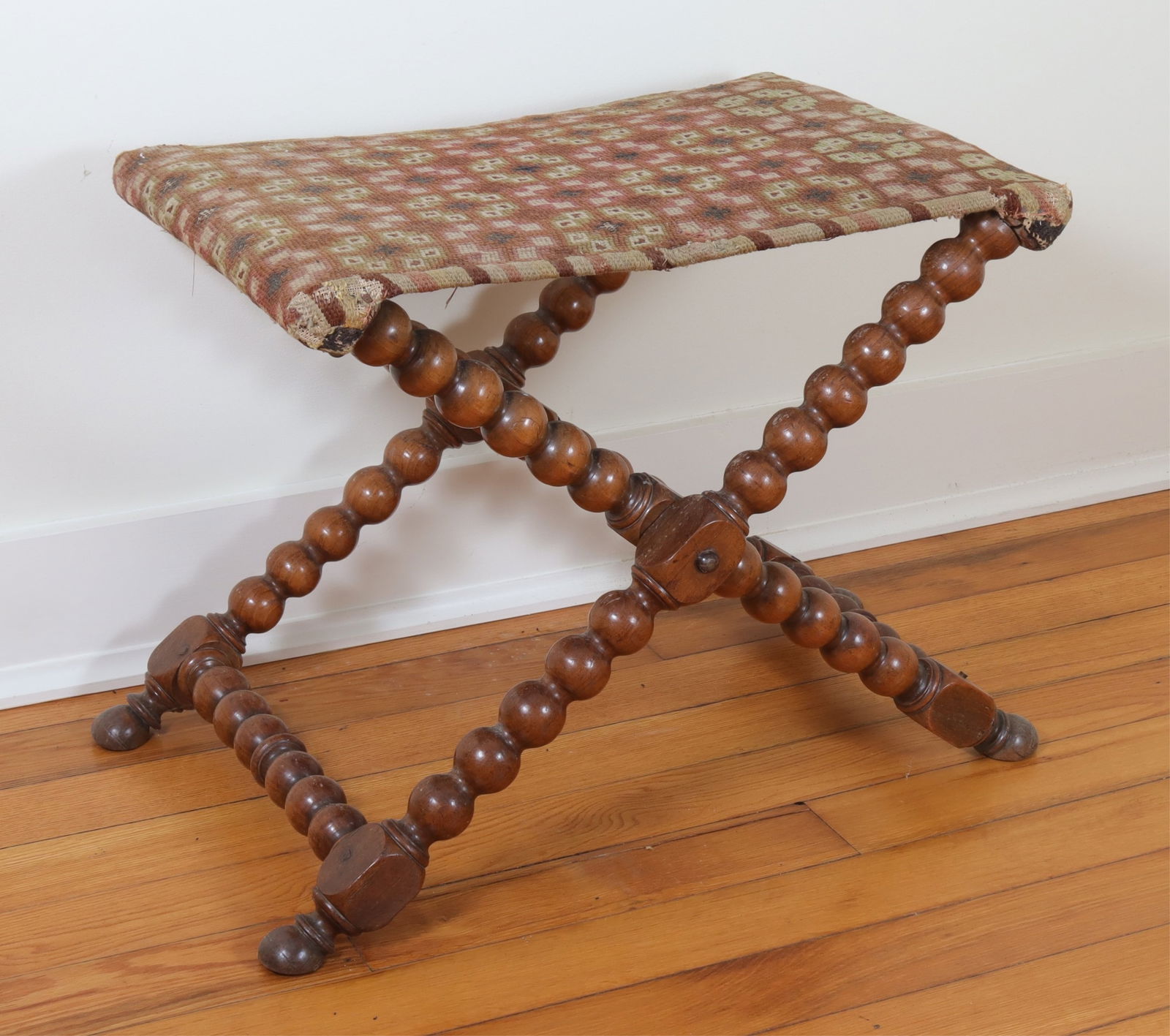 VICTORIAN WALNUT BOBBIN TURNED