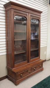 VICTORIAN WALNUT CABINET BOOKC