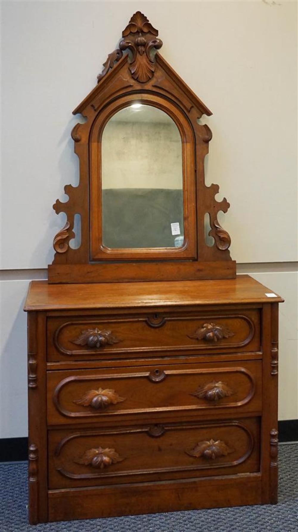 VICTORIAN WALNUT CHEST OF DRAWERS