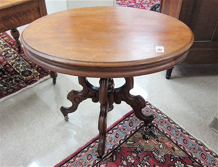VICTORIAN WALNUT LAMP TABLE