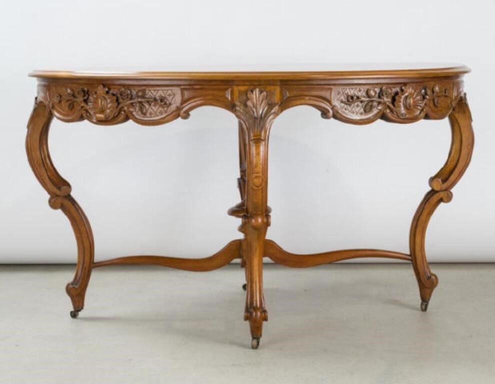 VICTORIAN WALNUT OVAL CENTRE TABLEA