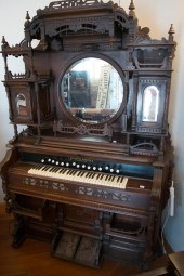 VICTORIAN WALNUT PARLOR PUMP O