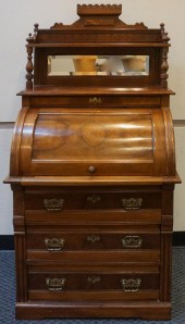 VICTORIAN WALNUT ROLL-TOP DESK