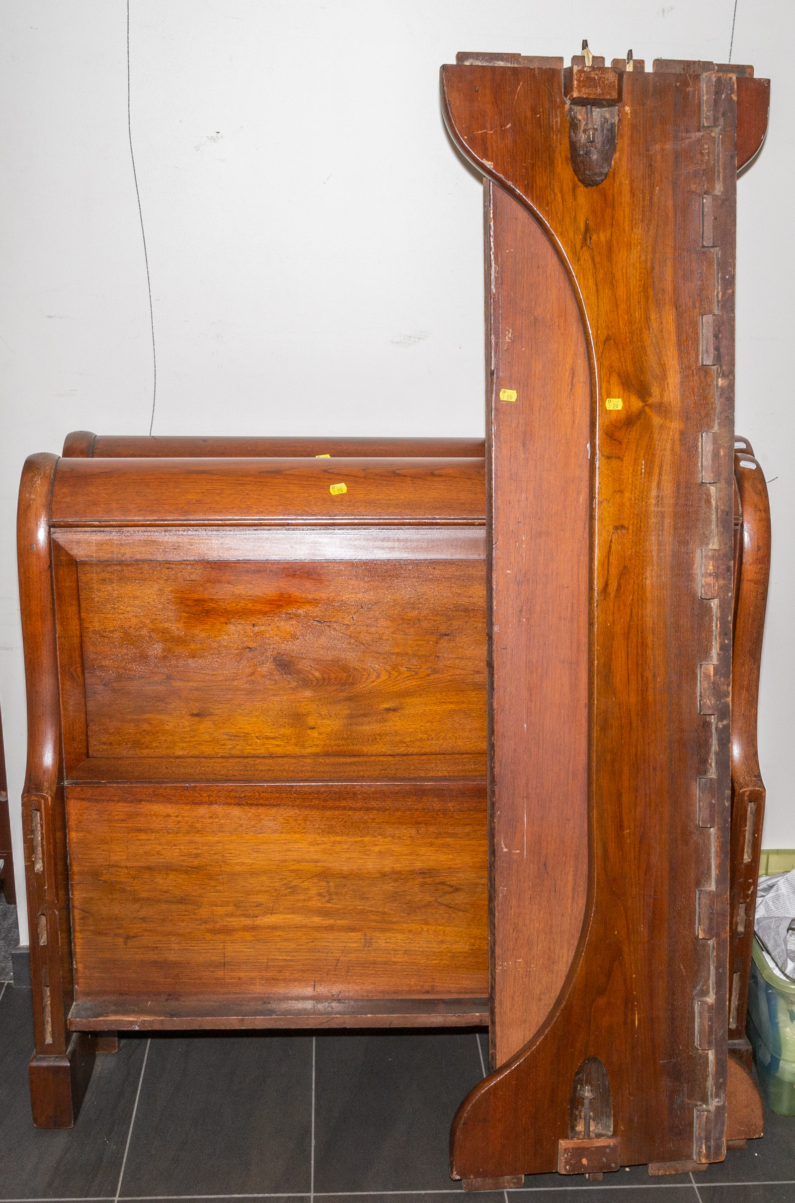 VICTORIAN WALNUT SLEIGH BED Circa