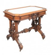 VICTORIAN WALNUT TABLE HAVING