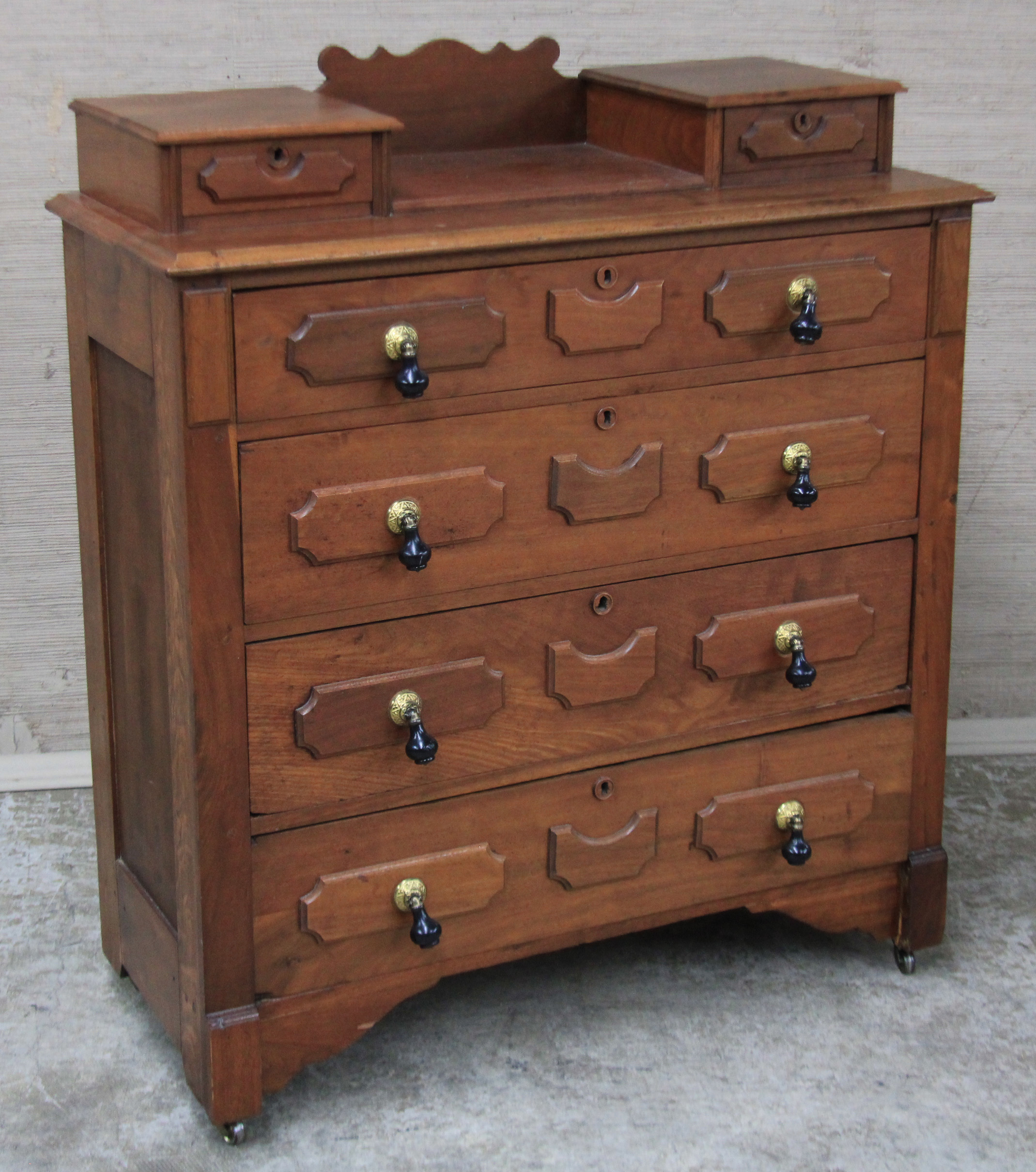 VICTORIAN WALNUT VANITY CHEST