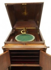 VICTROLA MAHOGANY STANDUP WIND