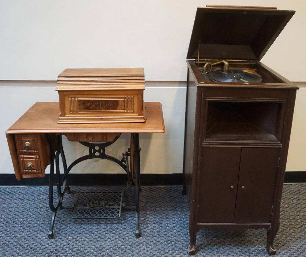 VICTROLA MAHOGANY UPRIGHT