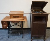 VICTROLA MAHOGANY UPRIGHT PHON
