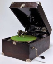 VICTROLA VV 50 PHONOGRAPH New