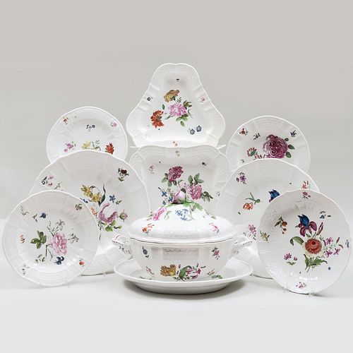 VIENNA PORCELAIN PART DINNER