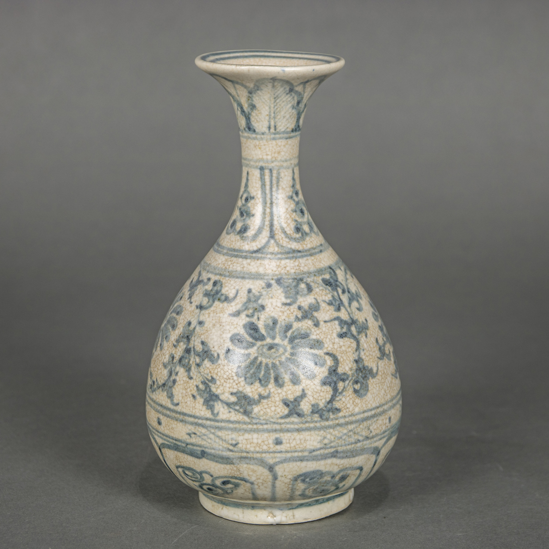 VIETNAMESE UNDERGLAZE BLUE VASE