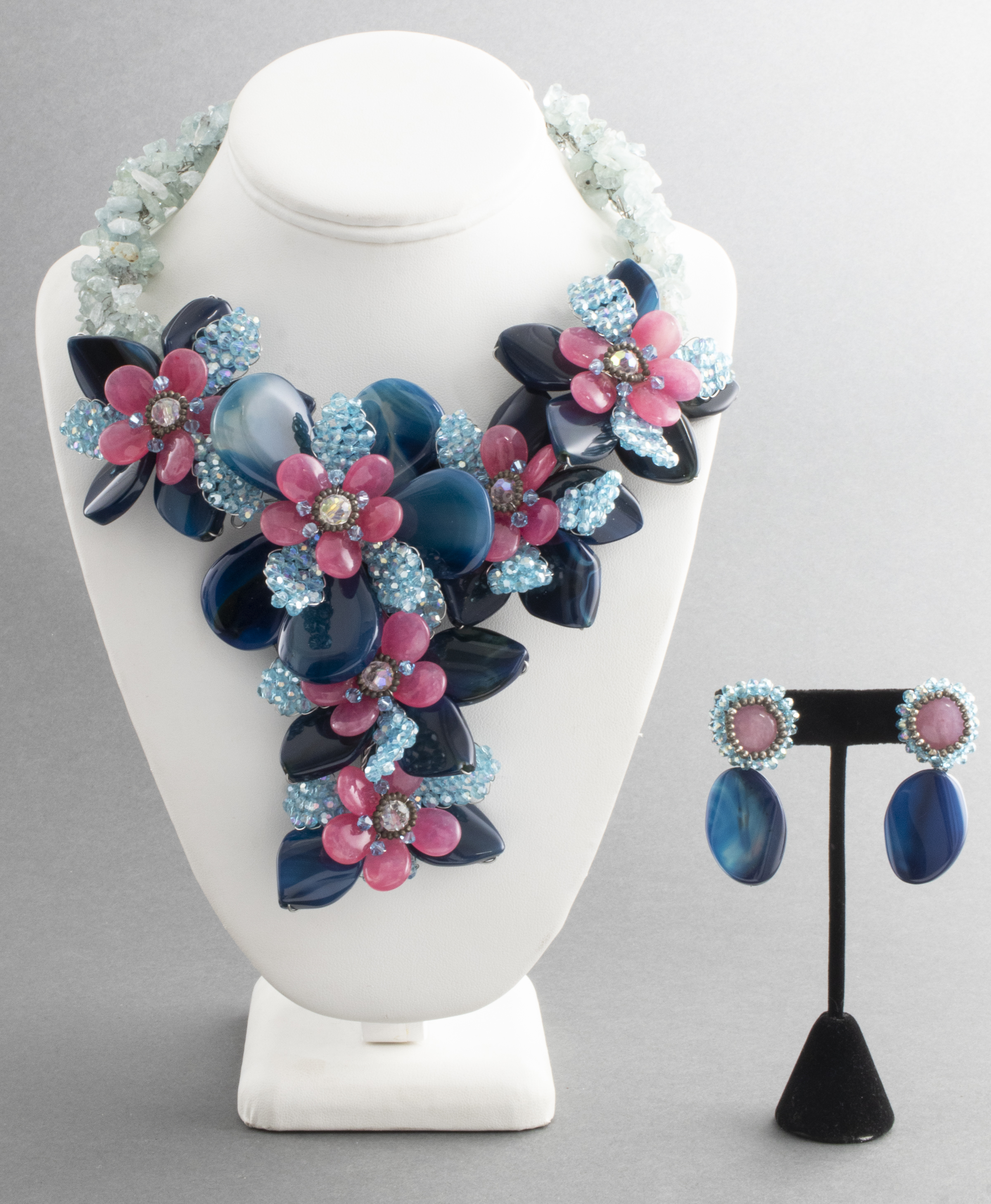 VILAIWAN FLORAL STONE AND BEAD