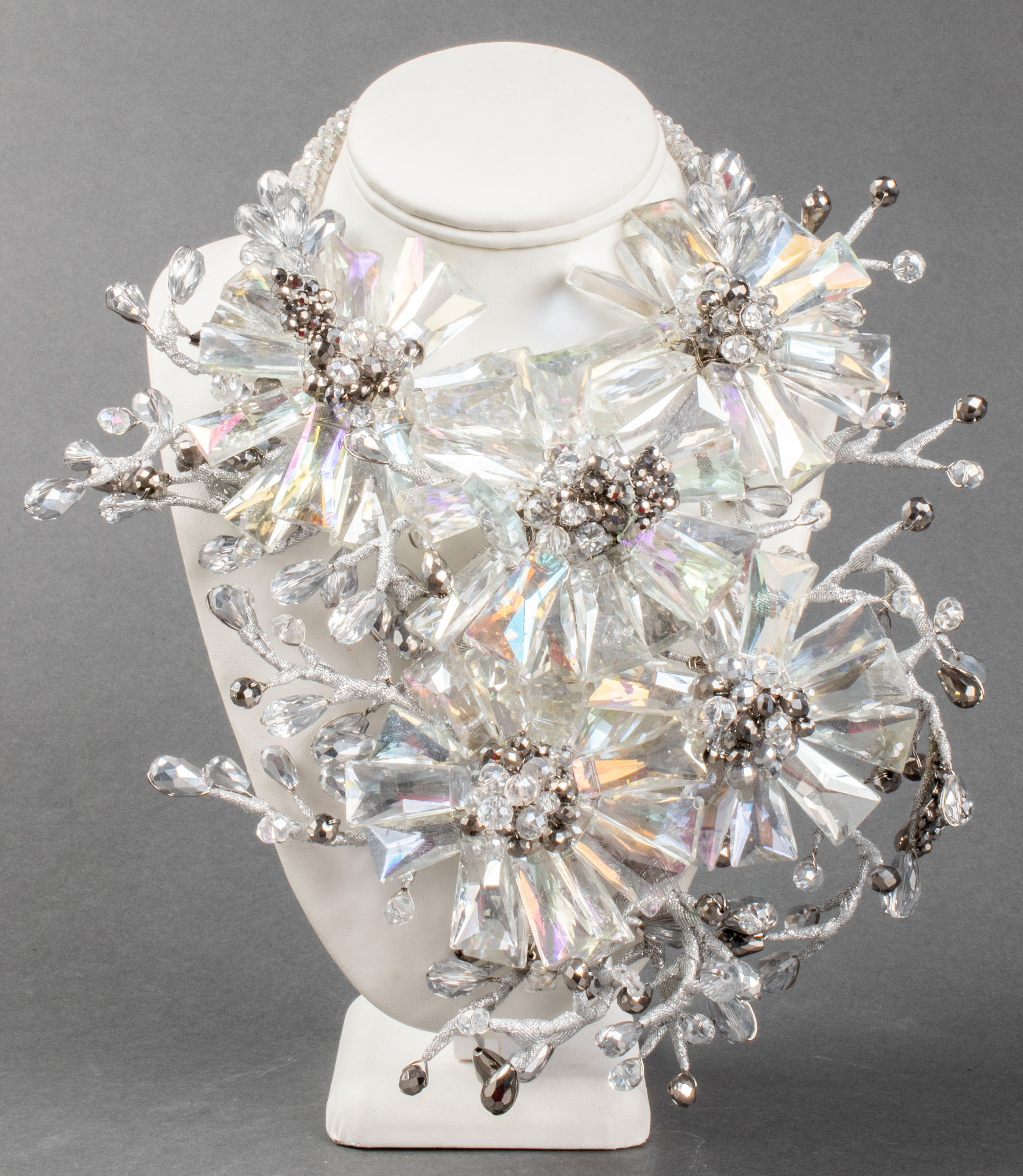 VILAIWAN LUCITE & BEADED FLOWER