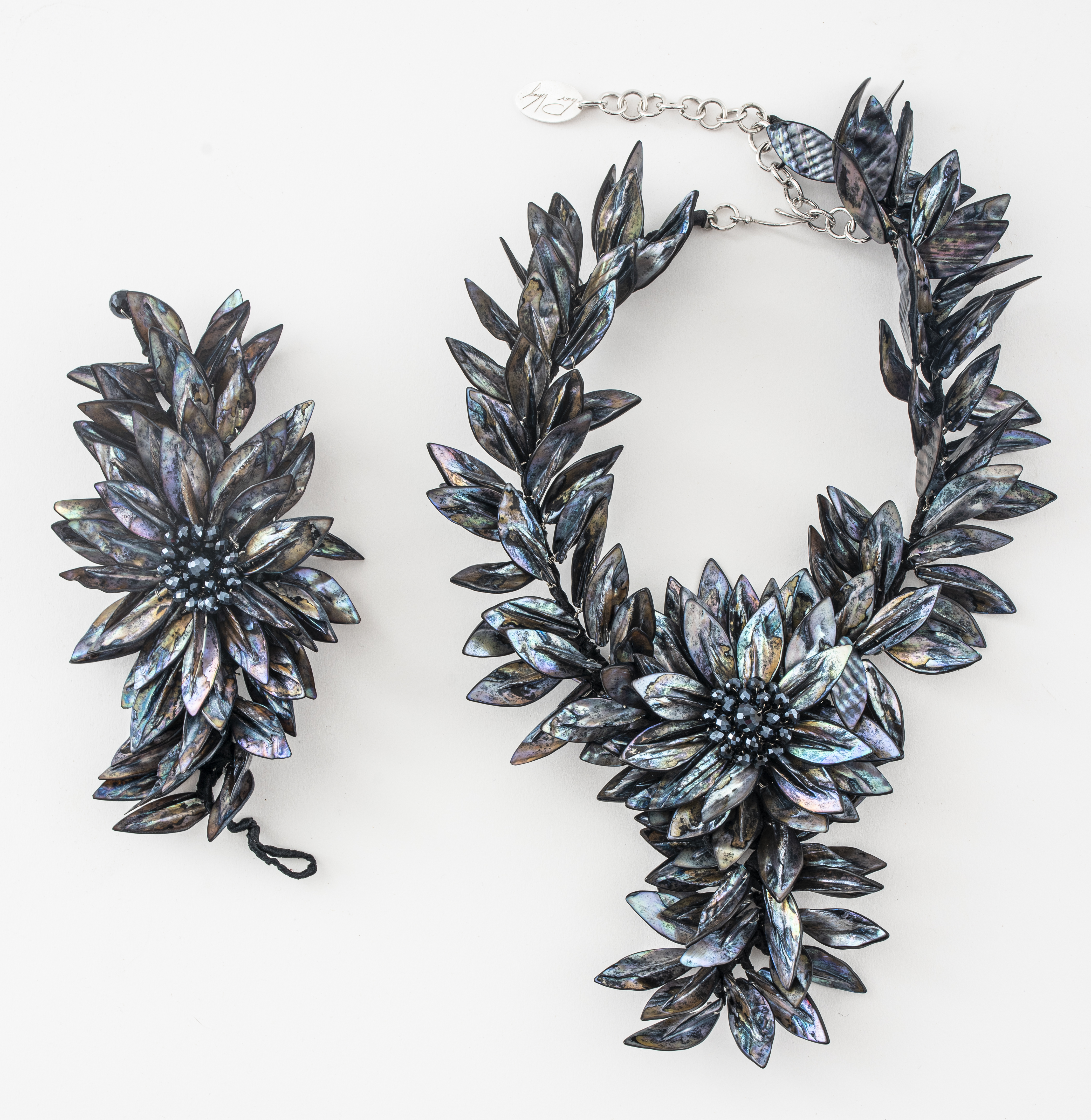 VILAIWAN SHELL FLORAL NECKLACE &