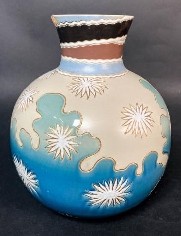 VILLEROY & BOCH METTLACH VASE1