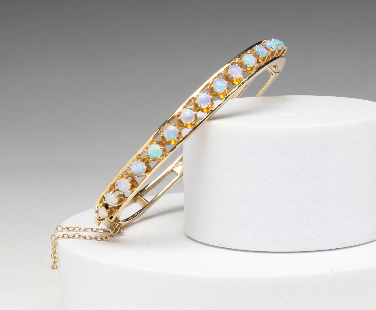 VINTAGE 14K AND OPAL BANGLE