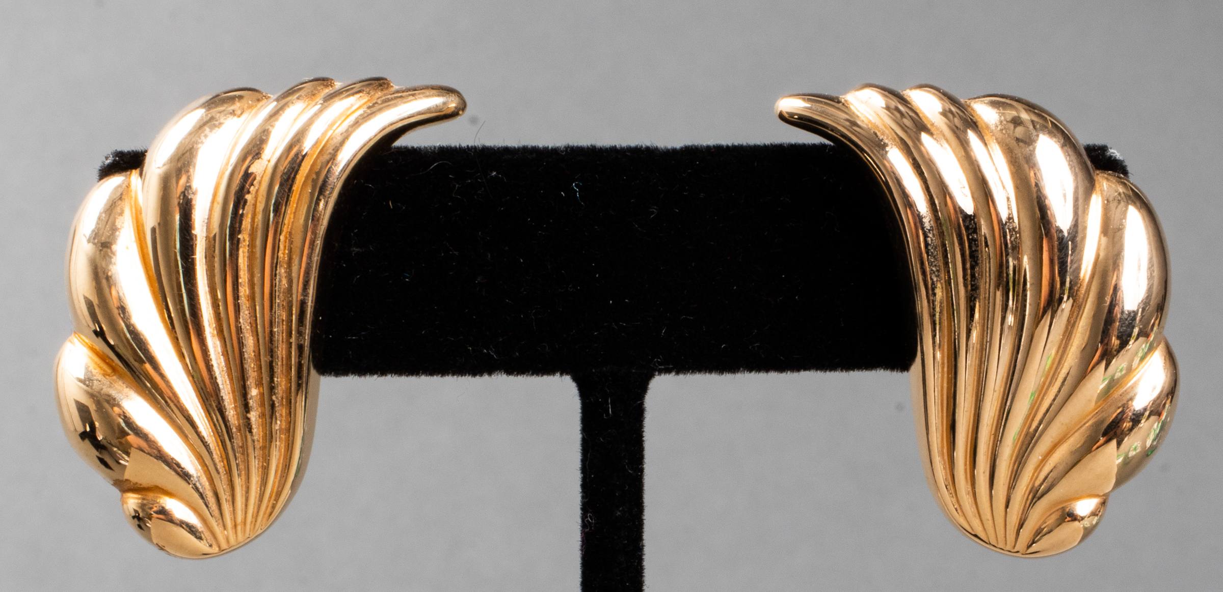 VINTAGE 14K YELLOW GOLD ANGEL