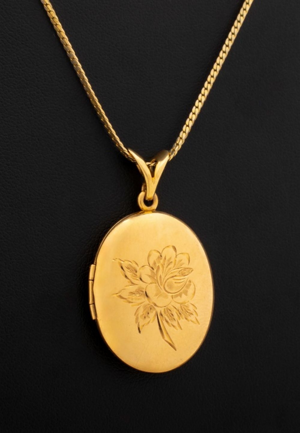 VINTAGE 14K YELLOW GOLD LOCKET