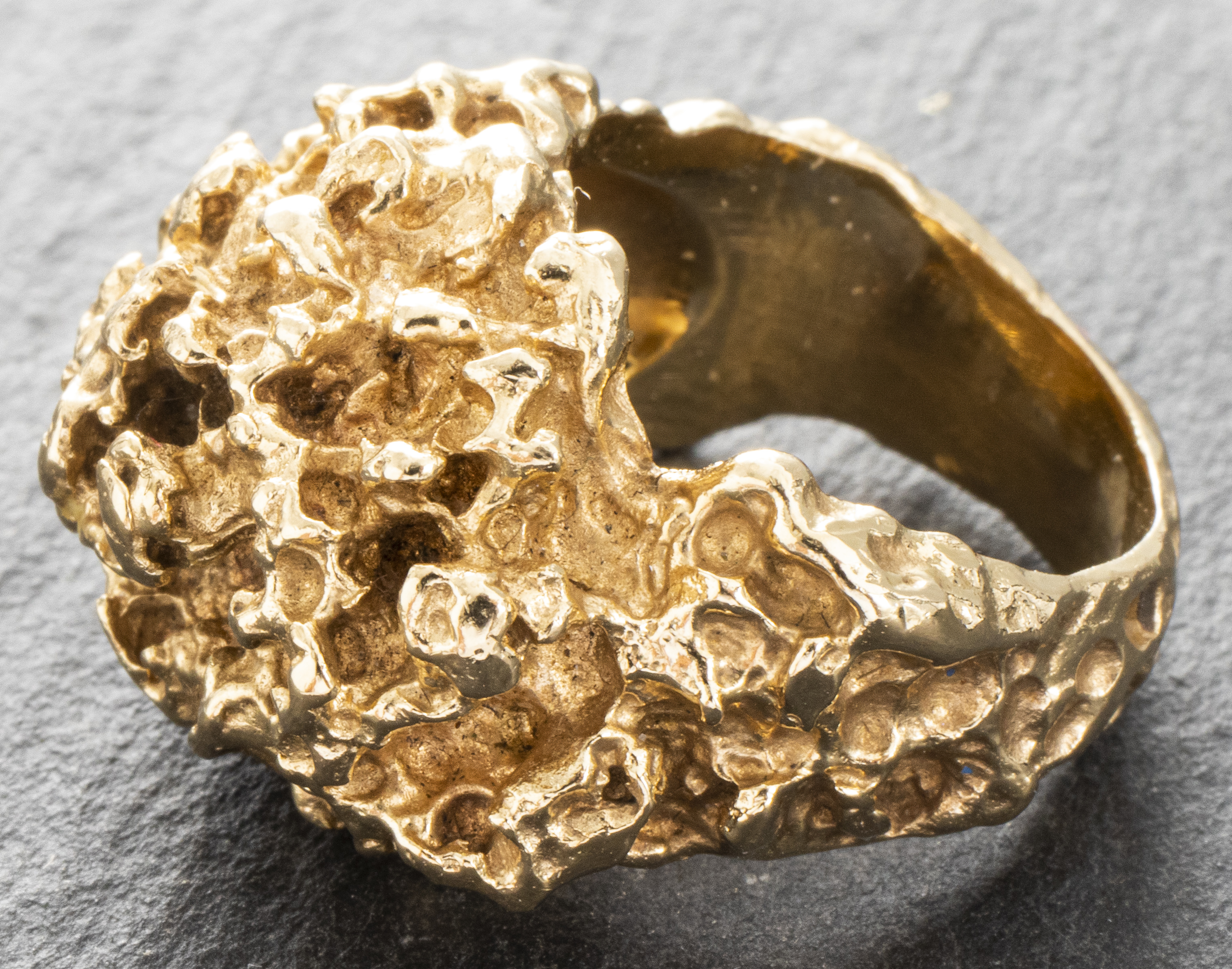 VINTAGE 14K YELLOW GOLD NUGGET DOME