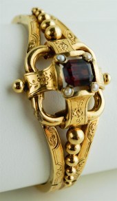 VINTAGE 18K YELLOW GOLD, GARNE