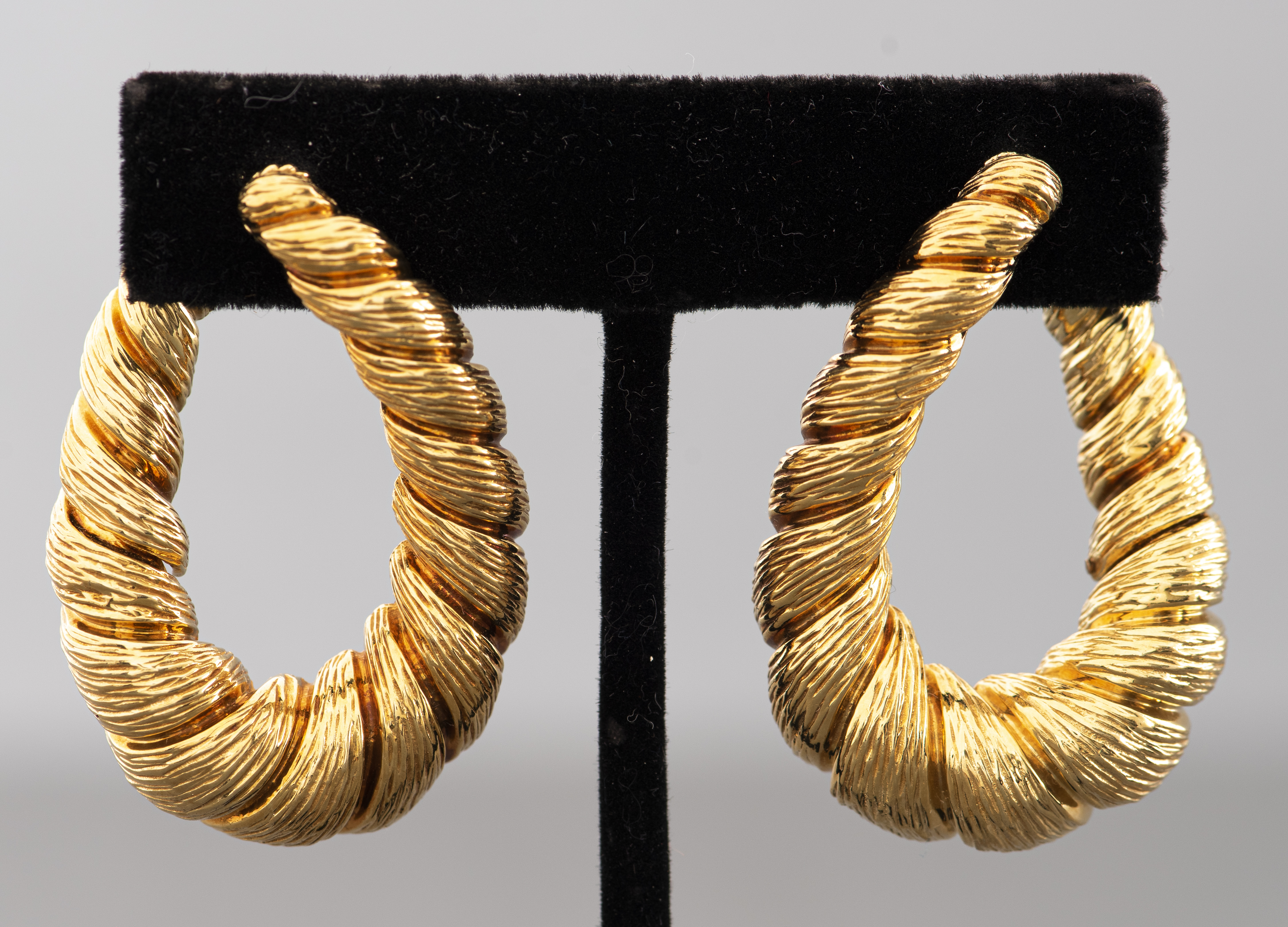 VINTAGE 18K YELLOW GOLD TORQUE CLIP
