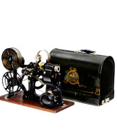 VINTAGE 28MM MOVIE PROJECTOR<b