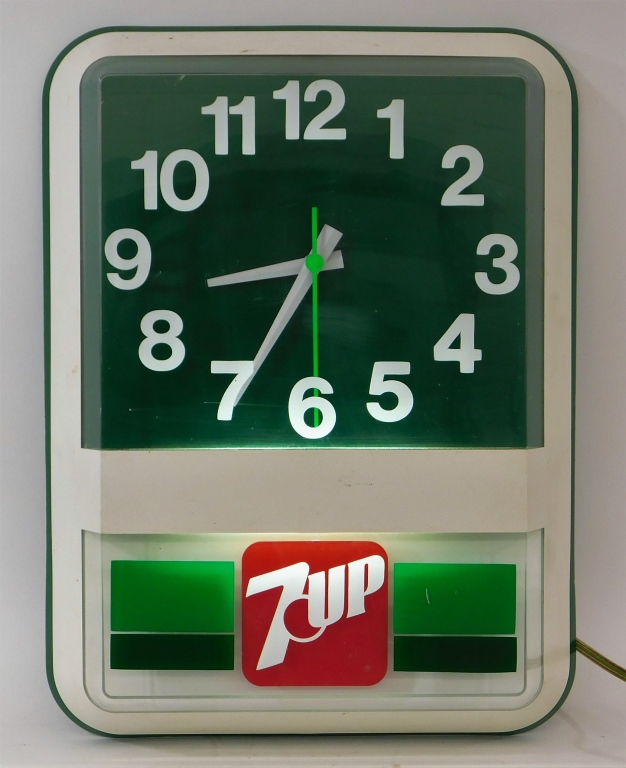 VINTAGE 7 UP ADVERTISING WALL CLOCK