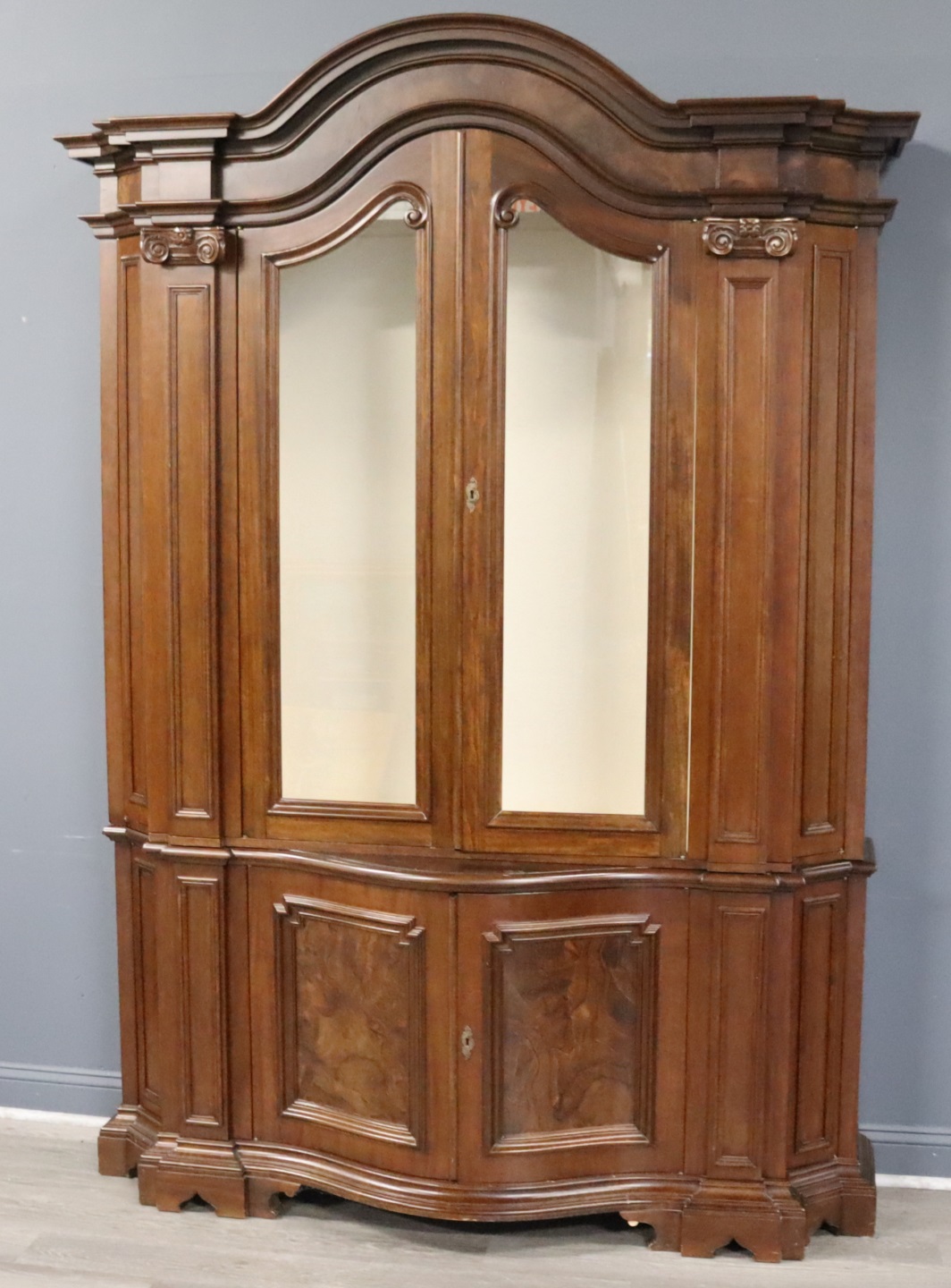 VINTAGE AND FINE QUALITYY CARVED