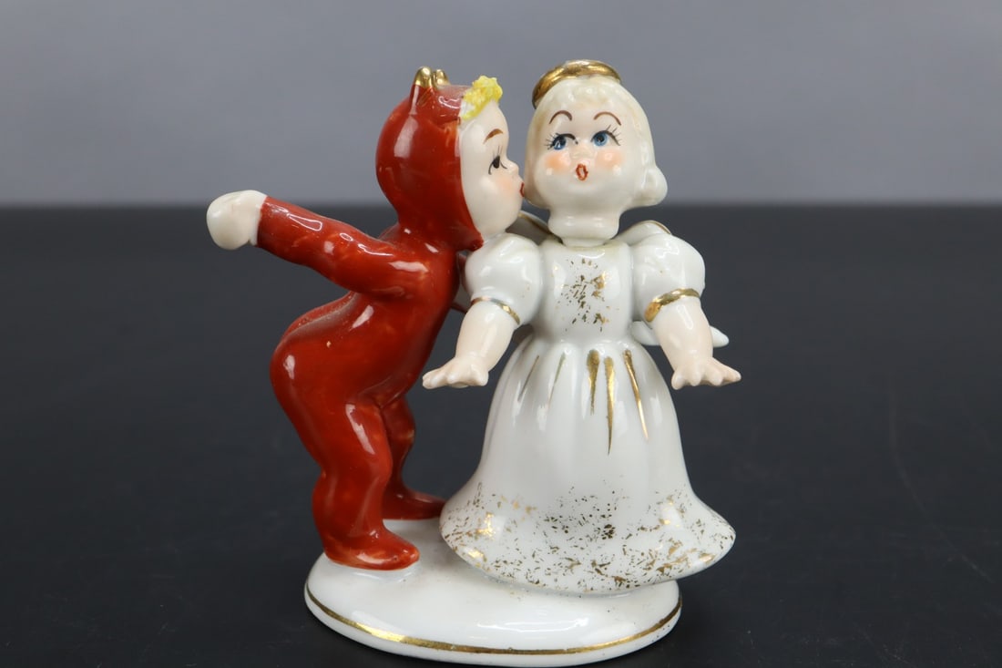 VINTAGE ANGEL WITH MOVING HEAD
