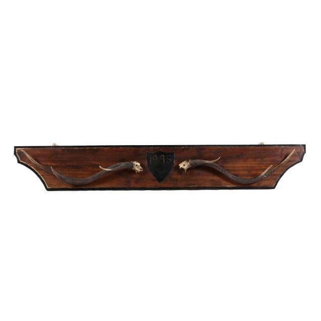 VINTAGE ANTIQUE WALL MOUNT